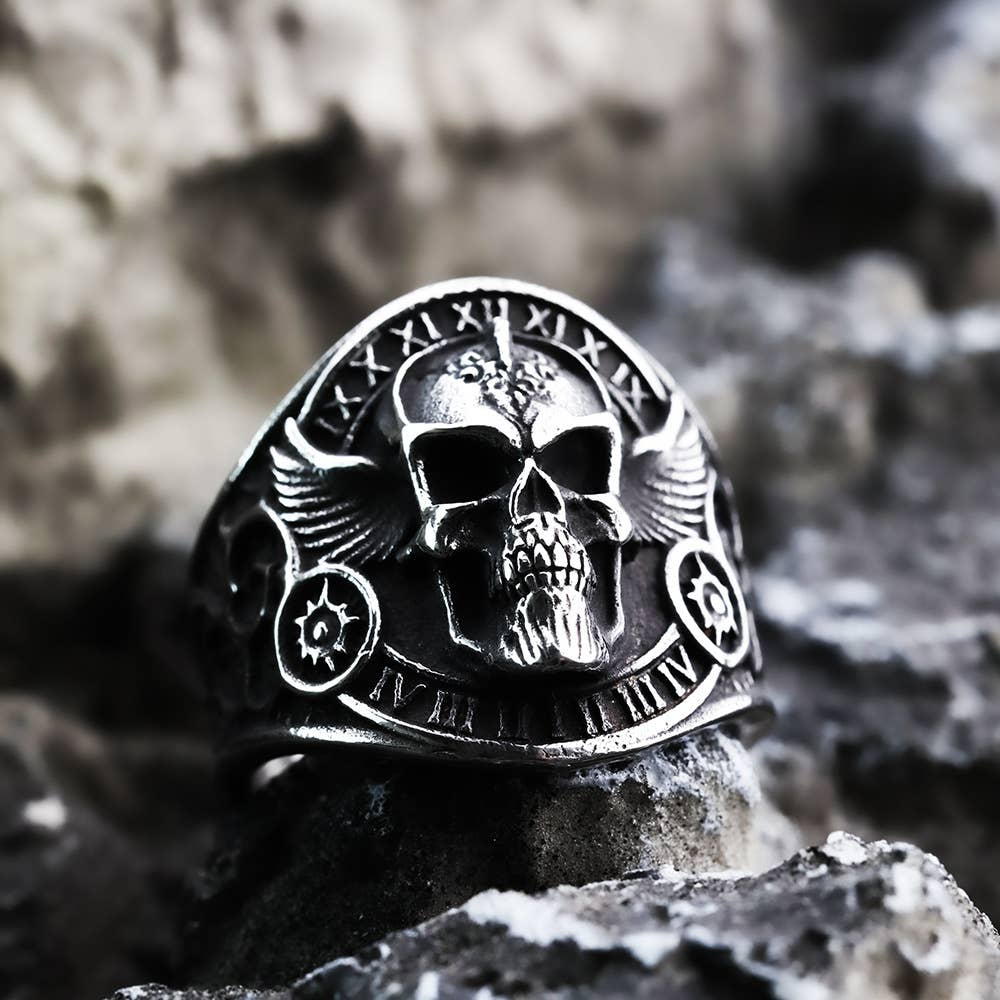 Retro Stainless Steel Motorcycle Style Skull Ring: 7