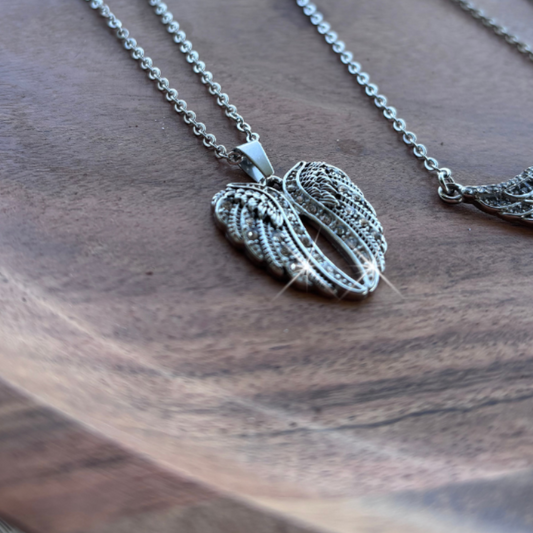 Women’s Heart Wings Pendant Necklace – Clear Crystal Motorcycle Jewelry