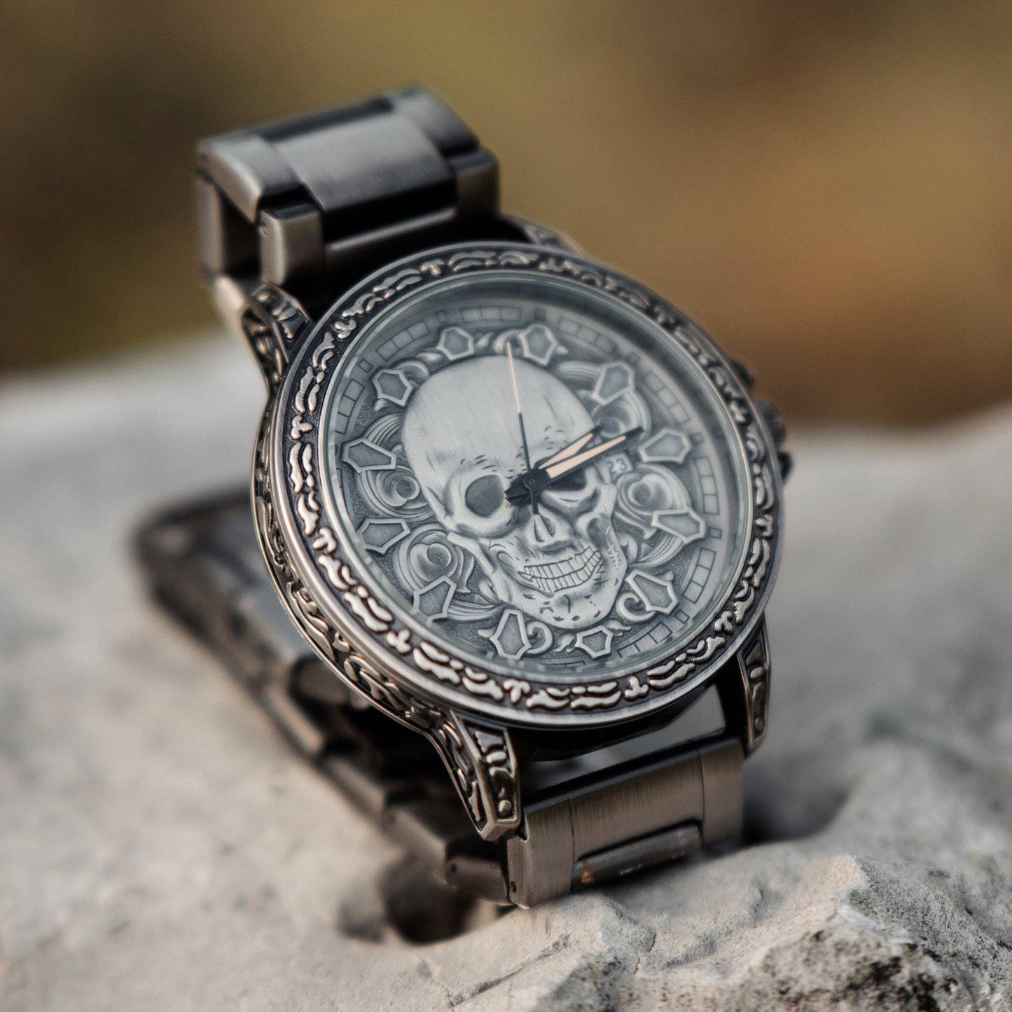 Skullistic 3D Carved Skull Unisex Watch: Metal Strap Stainless Steel