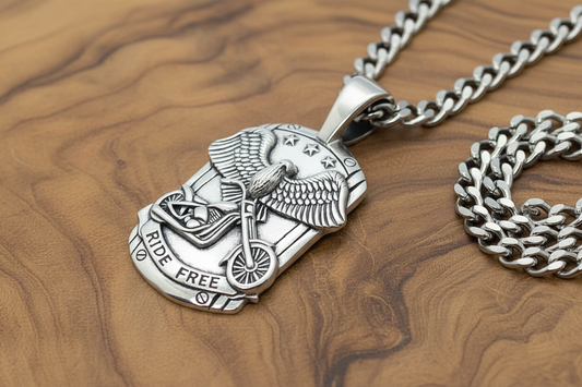 SK6100 Ride Free Motorcycle Eagle Pendant with 24" cuban link chain. High quality 316L Stainless Steel