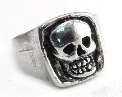 R17 Giant Skull Ring - view 2