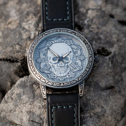 Skullistic 3D Carved Skull Unisex Watch: Metal Strap Stainless Steel